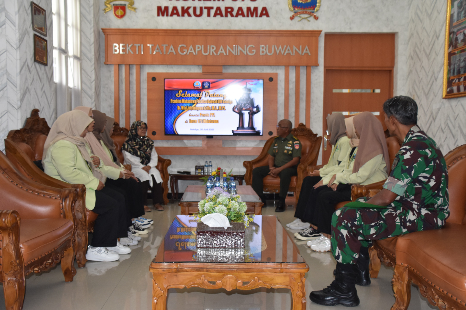 Mahasiswi UIN Timba Ilmu di Korem 073/Makutarama